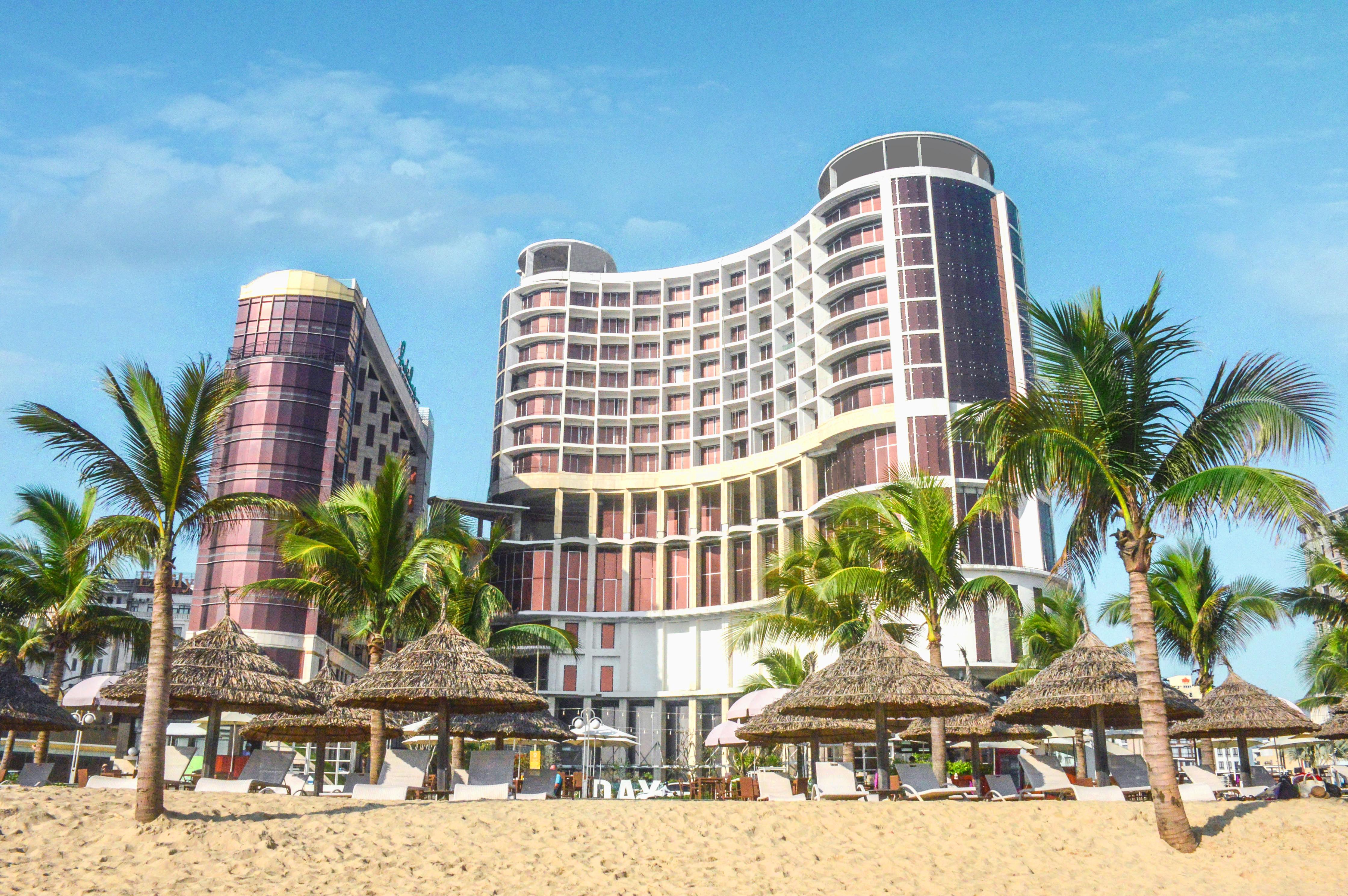 Holiday Beach Hotel Danang होटल Da Nang