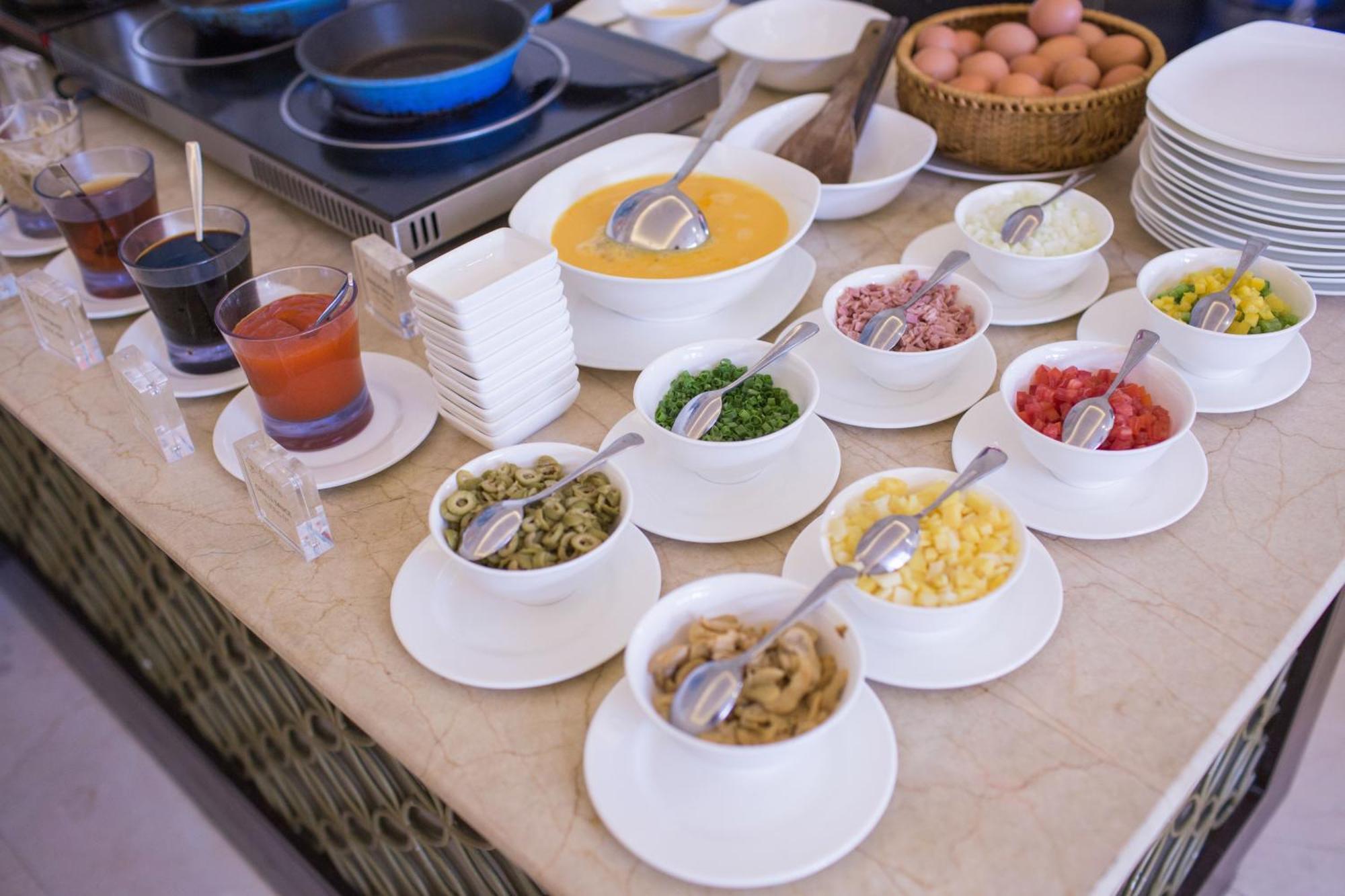 Hotel Holiday Beach Hotel Danang 5*