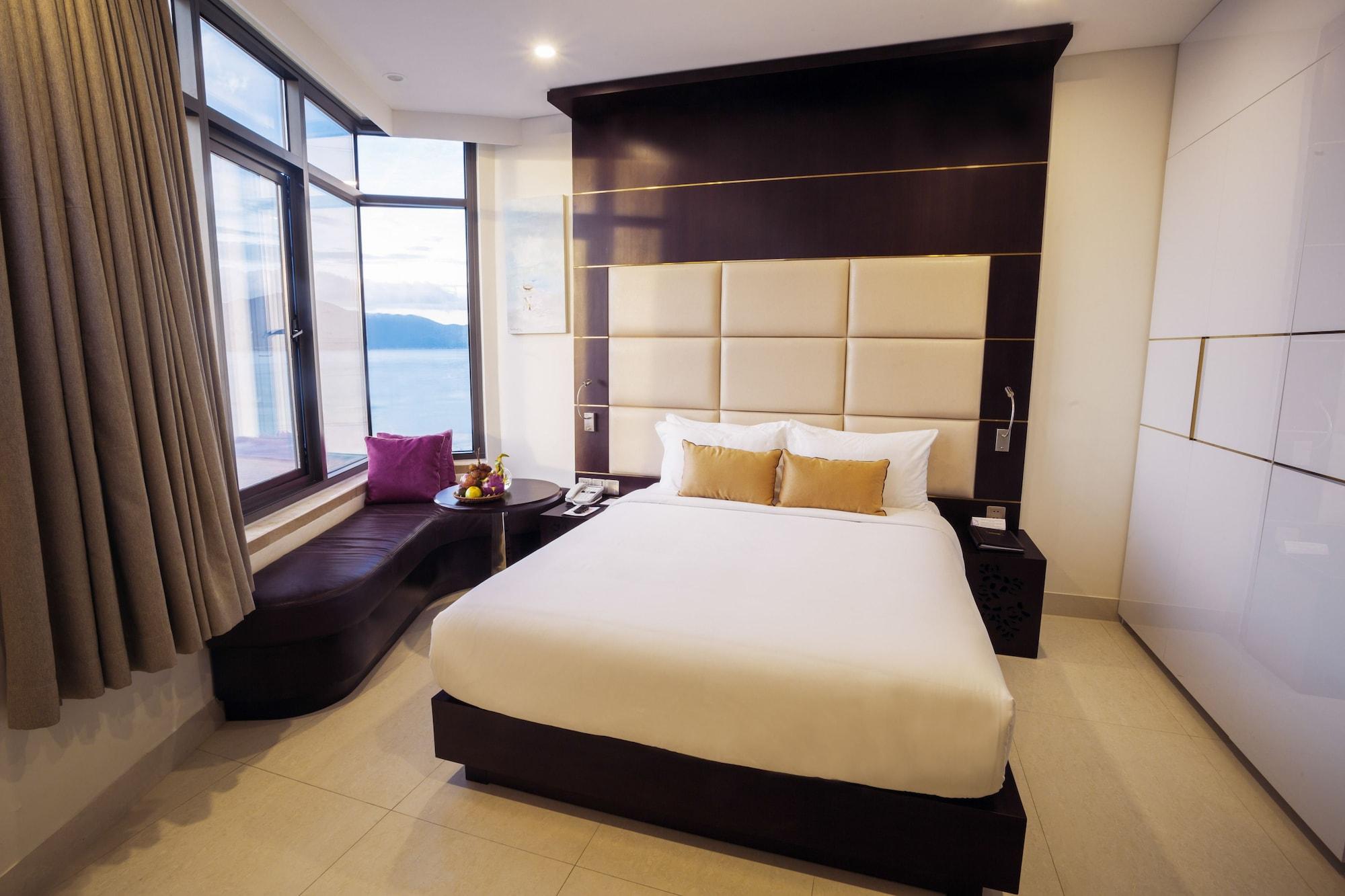 Holiday Beach Hotel Danang Hotel