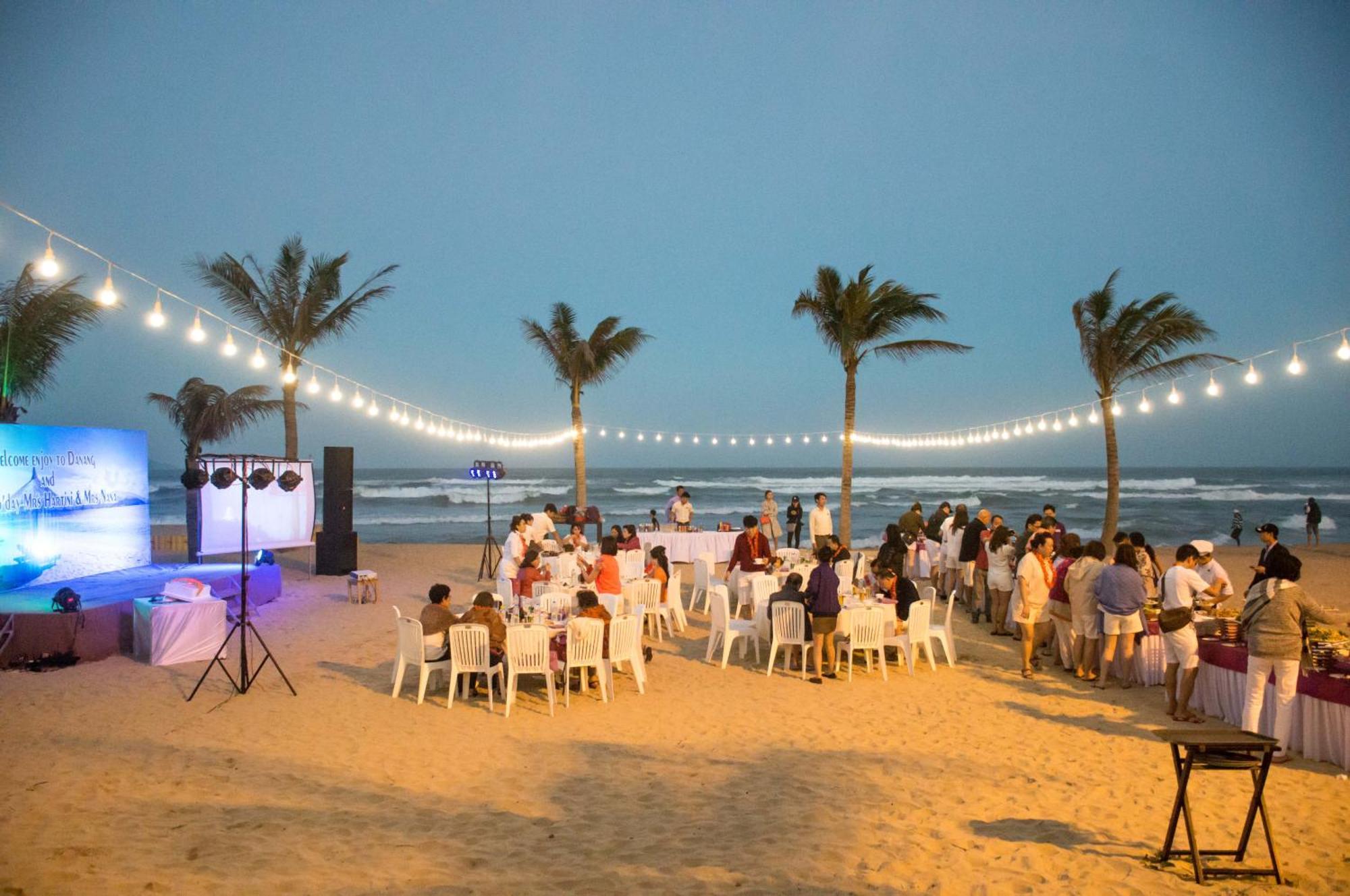 Holiday Beach Hotel Danang 5* Da Nang